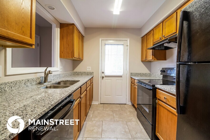 Building Photo - 1848 Tamarack Cir N