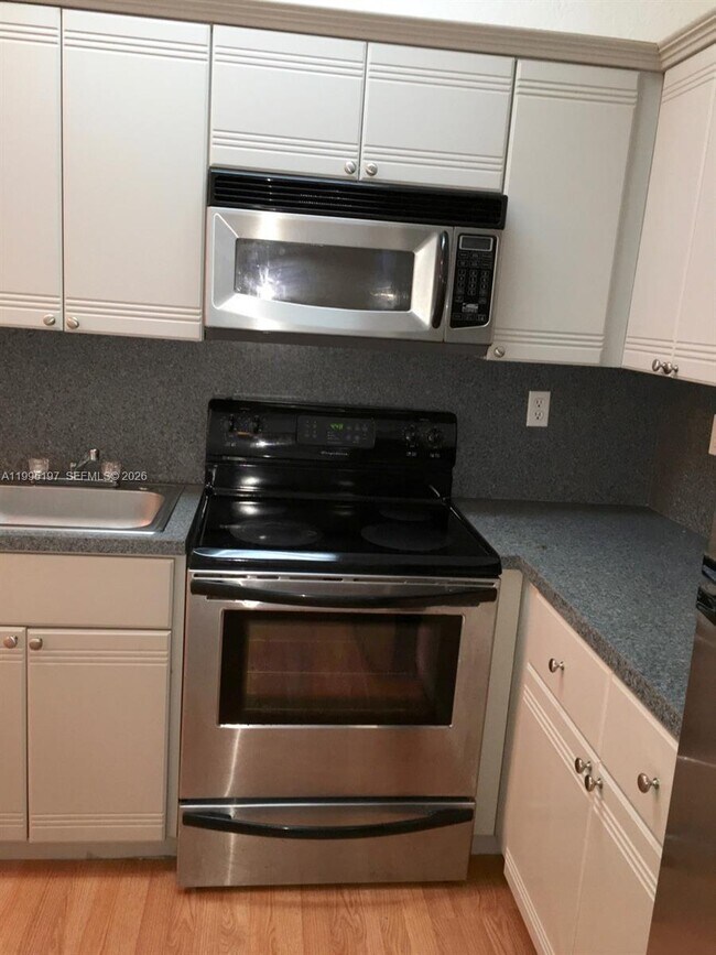 Building Photo - 820 Euclid Ave