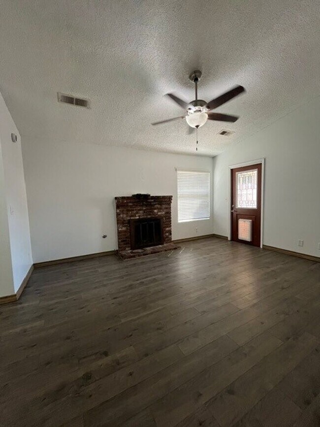 Building Photo - 2313 N Gowdy St