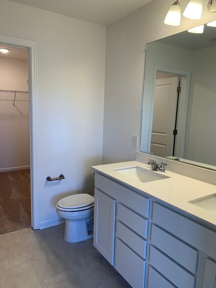 Building Photo - 7133 Mapleside Ln