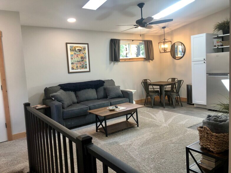 Building Photo - 1635 W University Heights Dr N