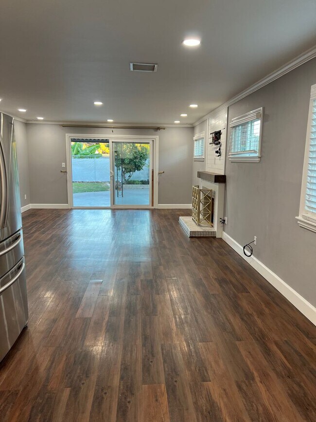 Building Photo - Rare Find!!!  Incredible 4  bedroom / 2 bath updated house in beautiful Clairemont!!!