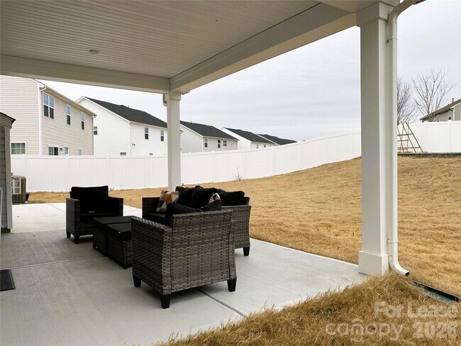 Building Photo - 3163 Streamside Dr