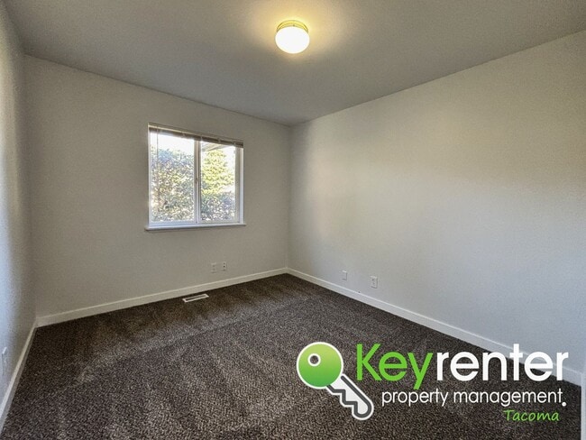 Building Photo - Stylishly Updated Lakewood Duplex Unit in ...