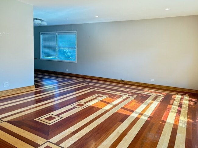 Building Photo - 245 Sunset Dr