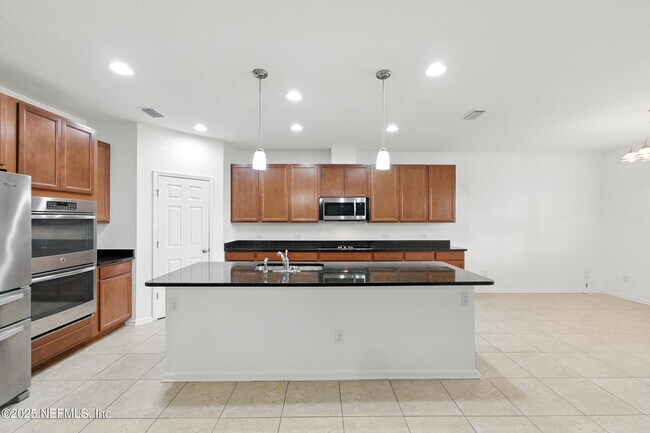 Building Photo - 1002 Wetland Ridge Cir
