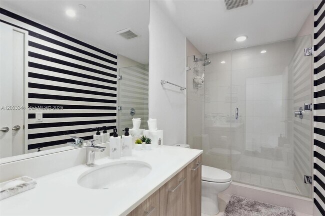 Building Photo - 501 NE 31st St