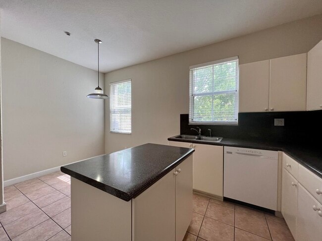 Building Photo - 3507 Shoma Dr