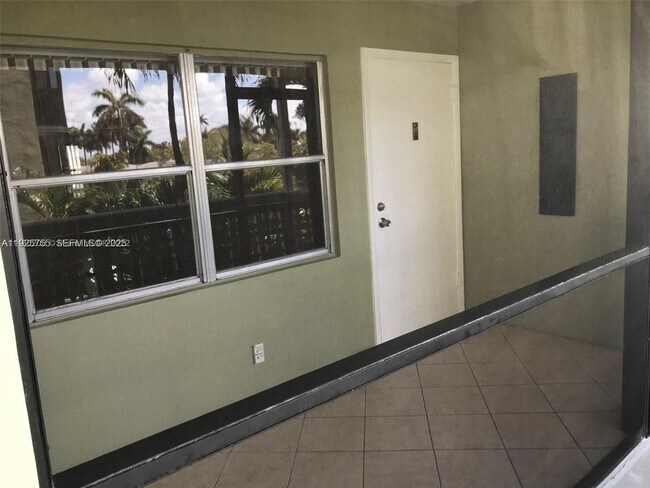 Building Photo - 1425 Arthur St