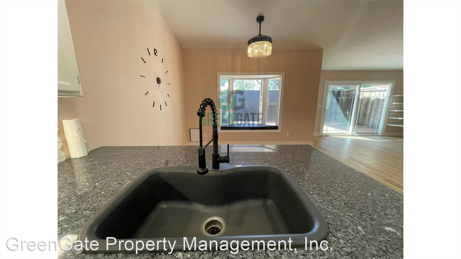 Building Photo - 2 br, 1 bath House - 1102 Cedar Creek Dr U...