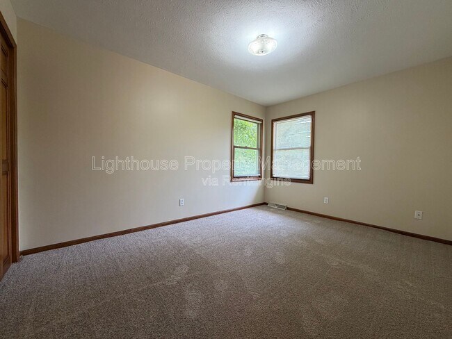 Building Photo - 3696 Senna Dr NE