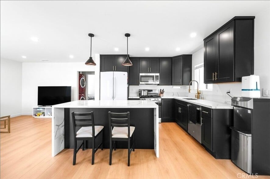 Building Photo - 765 E Silva St