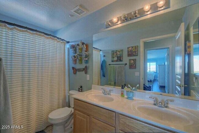 Building Photo - 10429 E Hillery Dr