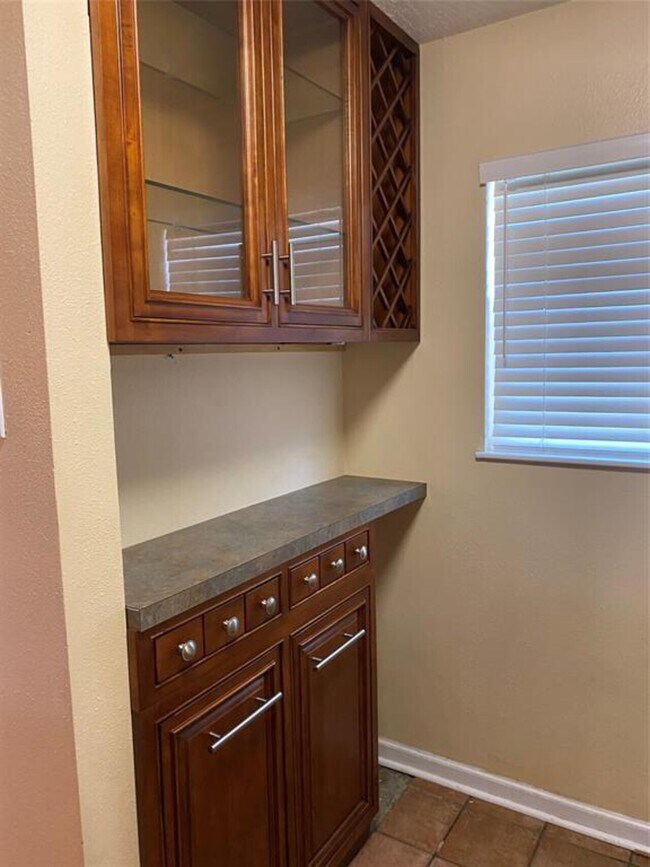 Building Photo - Bay Colony Townhomes
