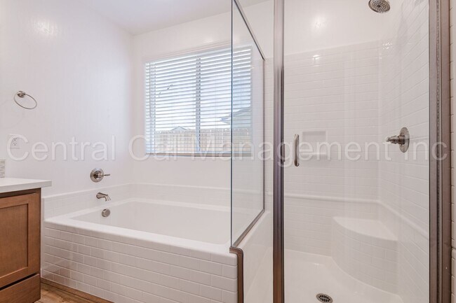Building Photo - 4 Bedroom/3 Bath Home with Solar in Commun...