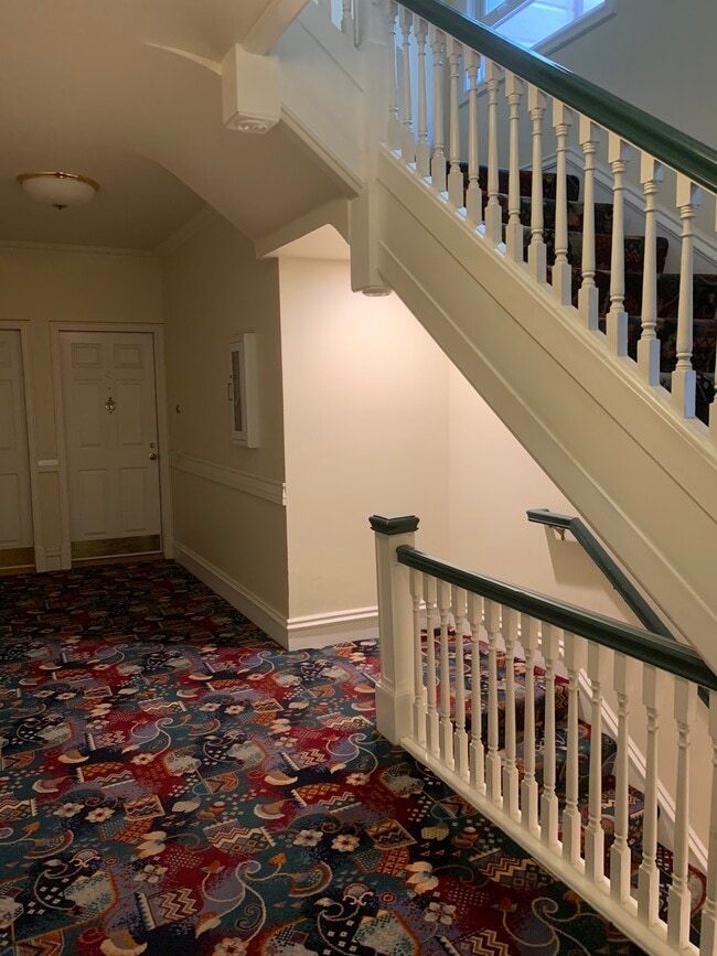 Building Photo - 160 Mallorca Way