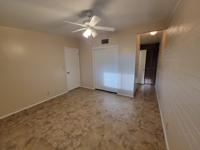 Building Photo - 3423 E Flower St