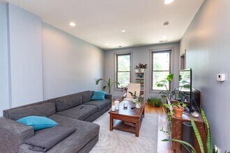Building Photo - 3 bedroom in Chicago IL 60622