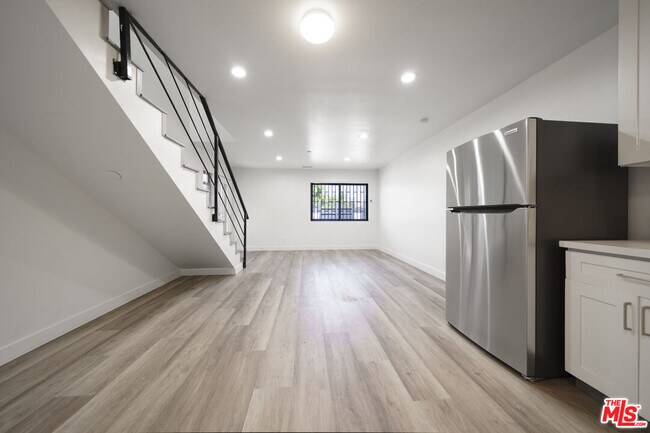 Building Photo - 4112 Normandie Ave