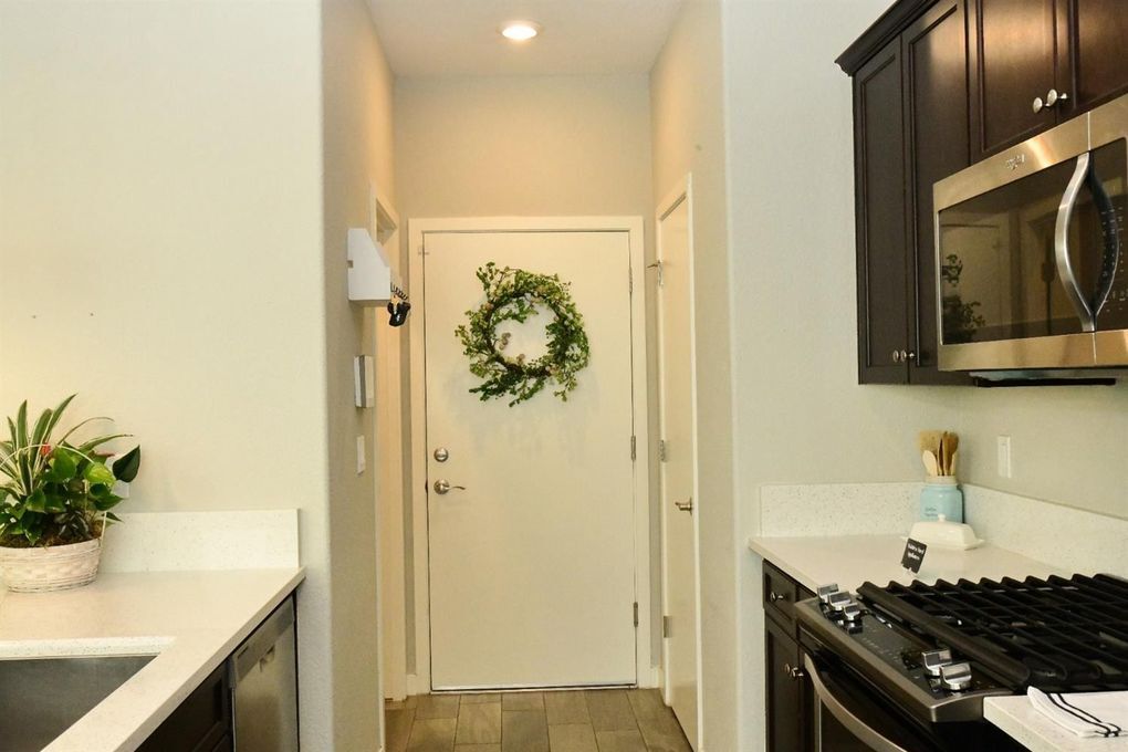 Building Photo - 2580 N McArthur Ave