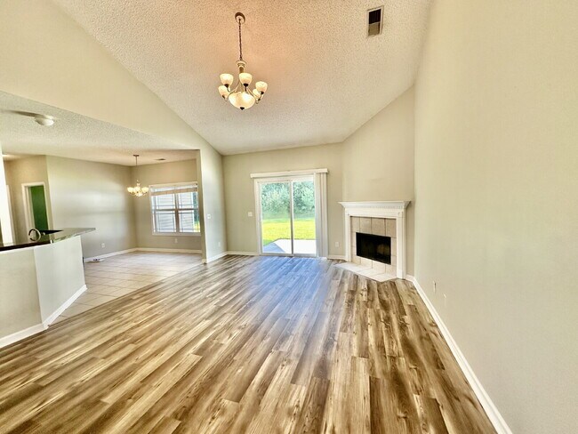 Building Photo - Fantastic Three Bedroom Updated Home in Bluffton!