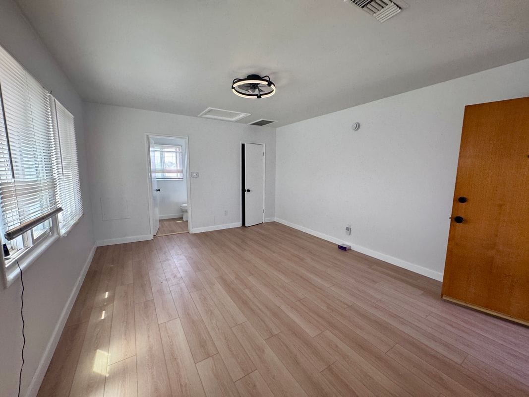 Building Photo - 2504 W 85th St