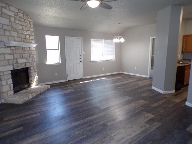 Building Photo - 5006 Parkwood Dr