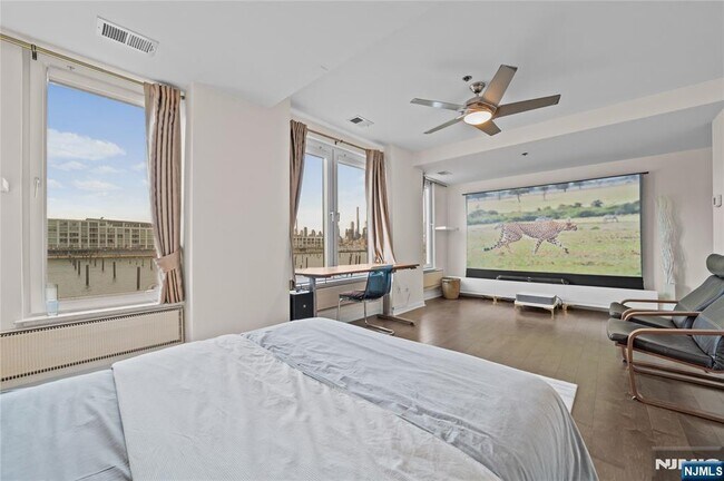 Building Photo - 600 Harbor Blvd