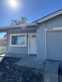 Building Photo - 7442 Tierra Way