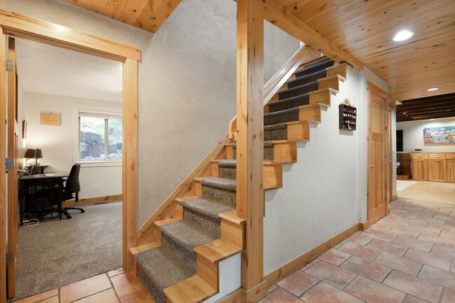Building Photo - SW Bend Reverse-Living Home on .36 Acres | 5 Bedrooms | 3 Bathrooms