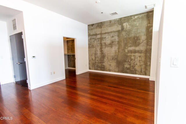 Building Photo - 1100 S Hope St