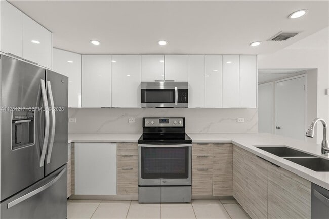 Building Photo - 20505 E Country Club Dr