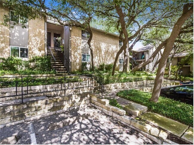Building Photo - Gated Residence in Prime South Austin