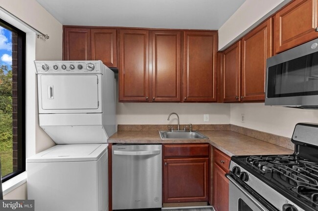 Building Photo - 5478 Cedar Ln