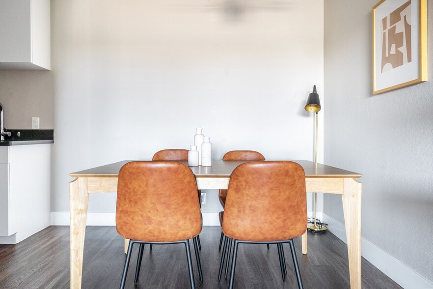 Building Photo - 600 Edgewater Blvd