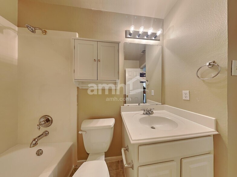Building Photo - 3936 Braxton Ln