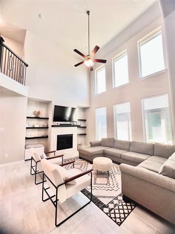 Building Photo - 2093 Almassera Dr