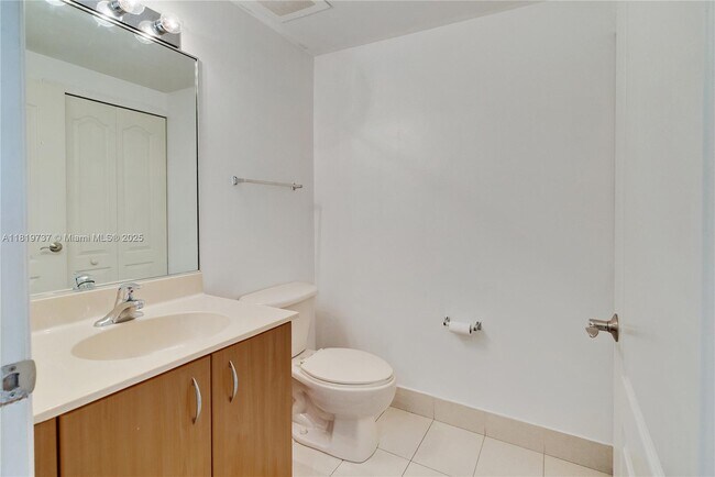 Building Photo - 2550 SW 27th Ave