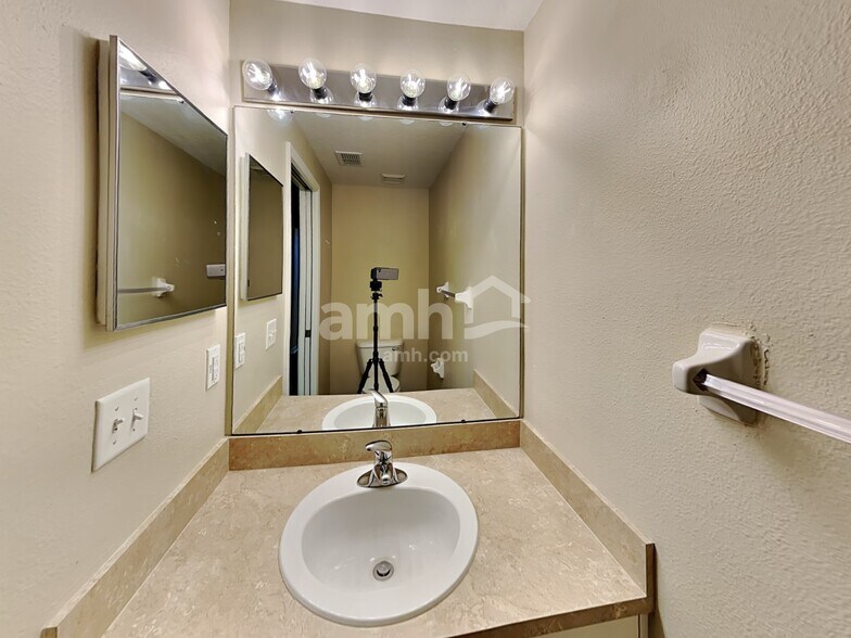 Building Photo - 3124 Shady Lily Ln