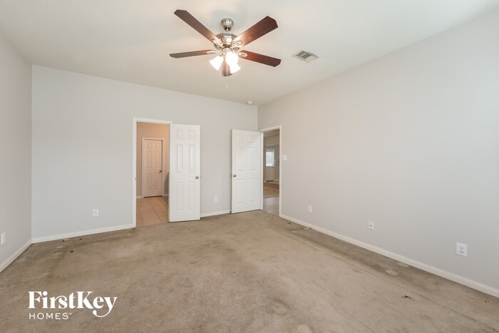 Building Photo - 2027 Golden Topaz Dr