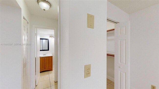 Building Photo - 14201 N Kendall Dr