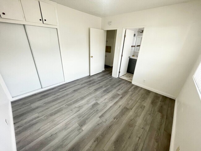 Building Photo - 155 W Norwood Pl