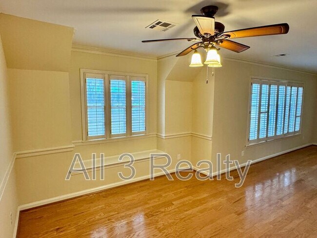 Building Photo - 2913 Sumter Ave