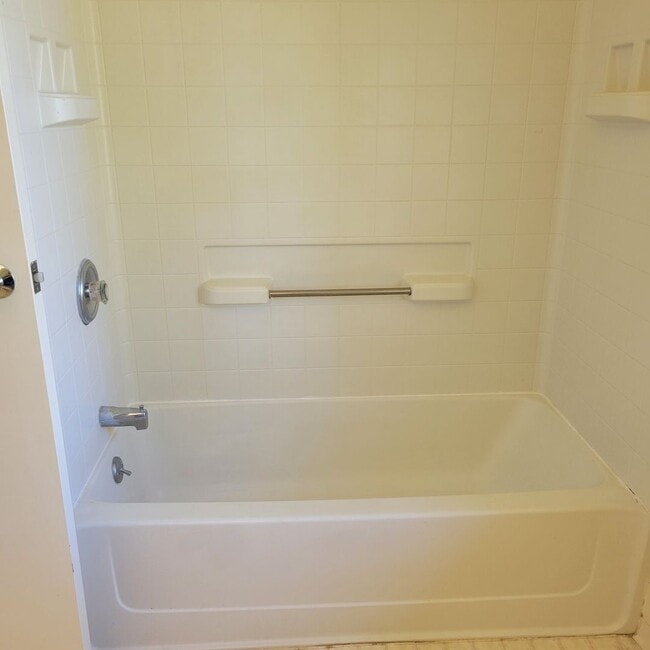 Building Photo - Northpointe Townhouse - 2 bedrooms, 2 baths, 2 parkings