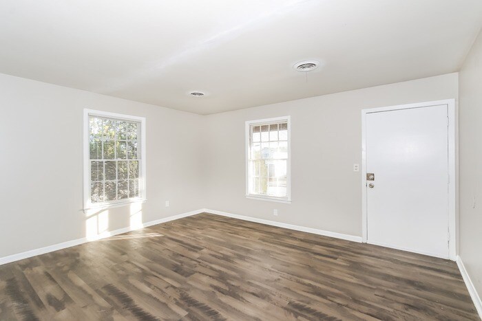 Building Photo - 2807 Glenn Hills Dr
