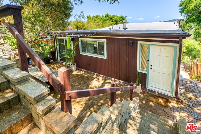 Building Photo - 19783 Valley View Dr