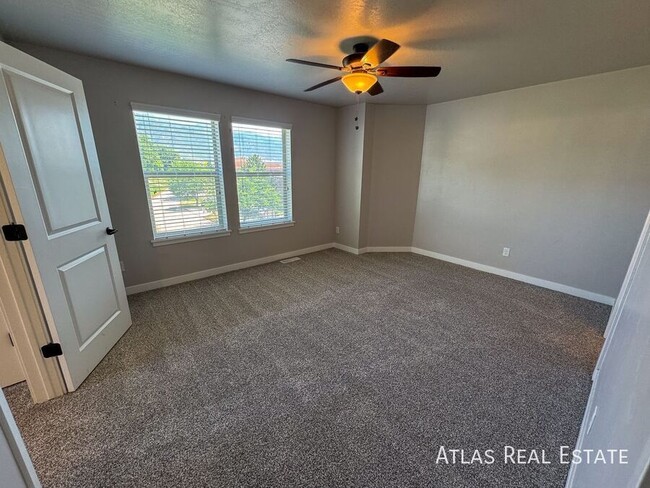 Building Photo - 2530 W Knights Ln