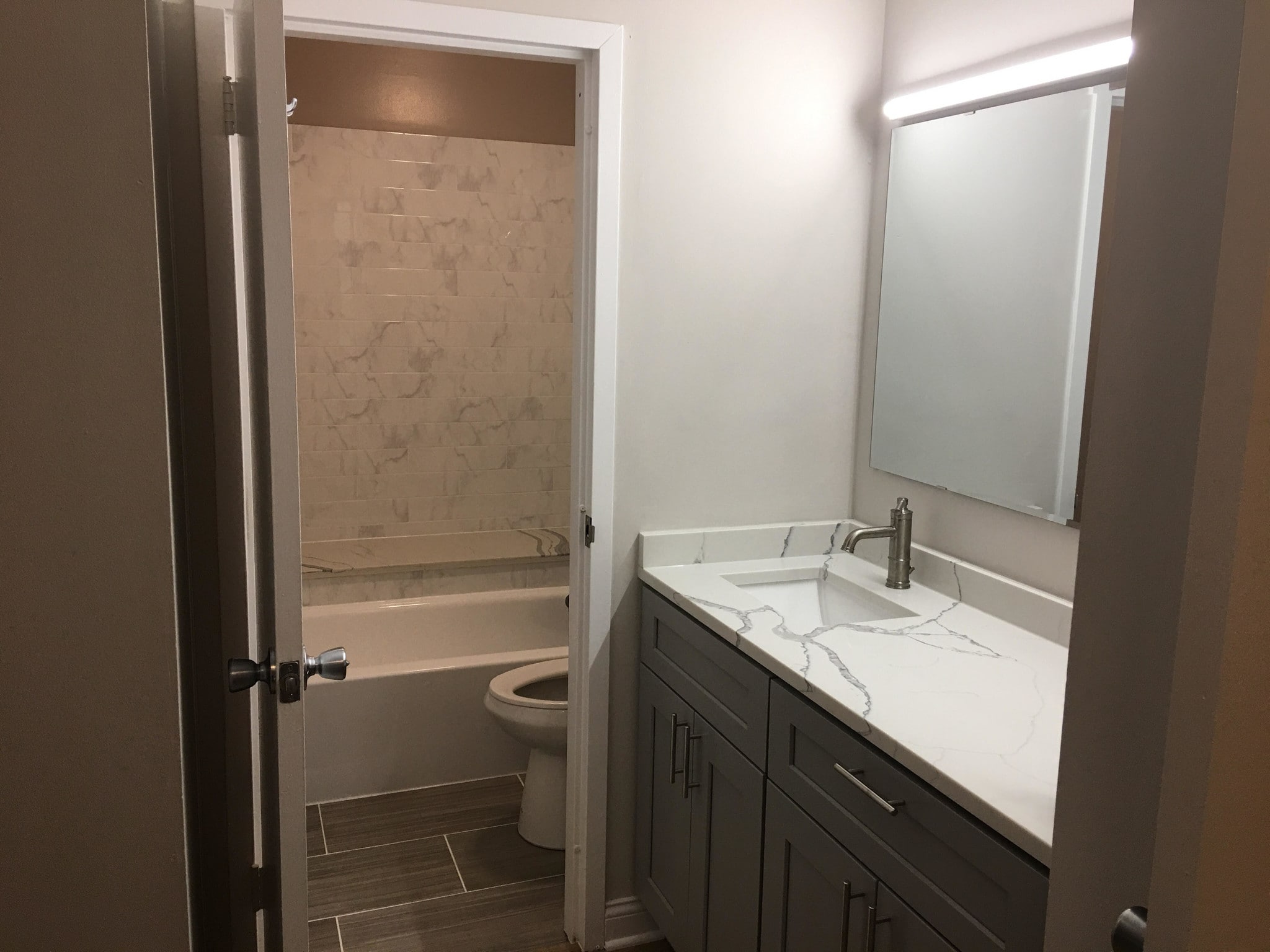Master Bath View 2 - 200 N Dearborn St