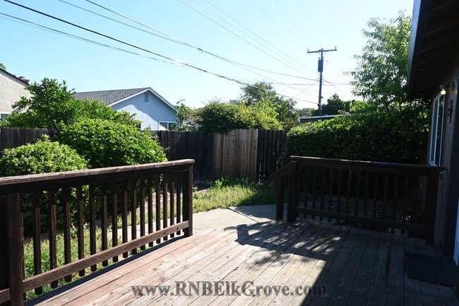 Building Photo - 2620 Fernandez Dr