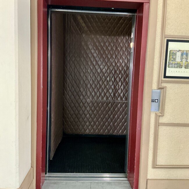 Building Photo - For Lease ~ 1 Bedroom 1 Bath 4th Floor Watermarke Condo in Irvine